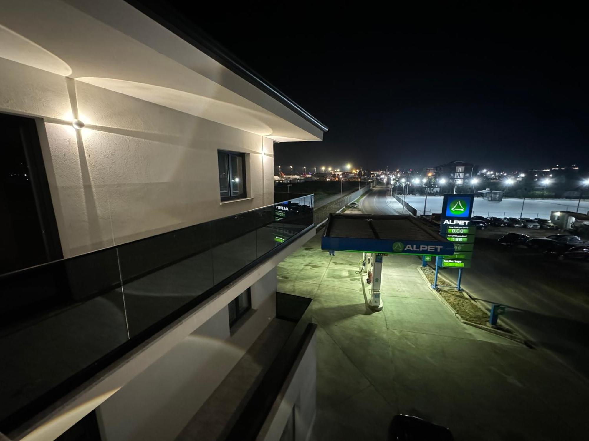Side Airport 3*